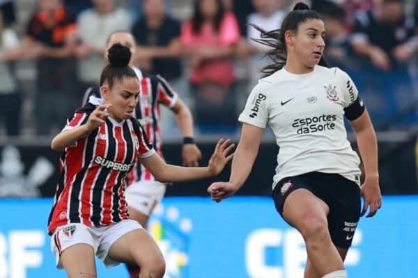 São Paulo vence Corinthians na primeira final do Brasileirão Feminino