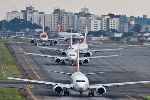 Nevoeiro em São Paulo leva ao cancelamento de voos em Guarulhos e Congonhas