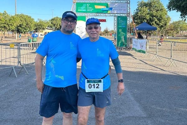 Idoso doa rim ao filho aos 69 anos e mantém vida normal