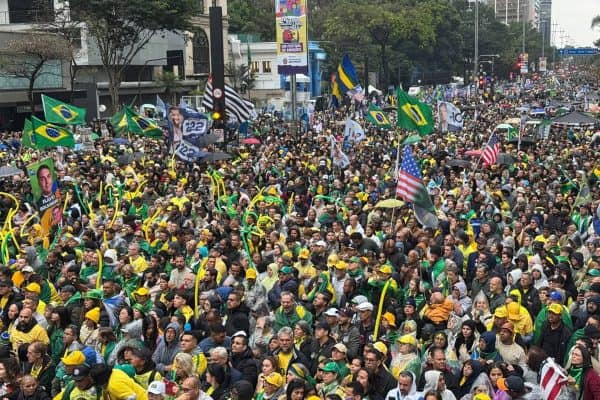 Perfis-fantasmas divulgam fake news envolvendo Lula e Banco Master após 7 de setembro