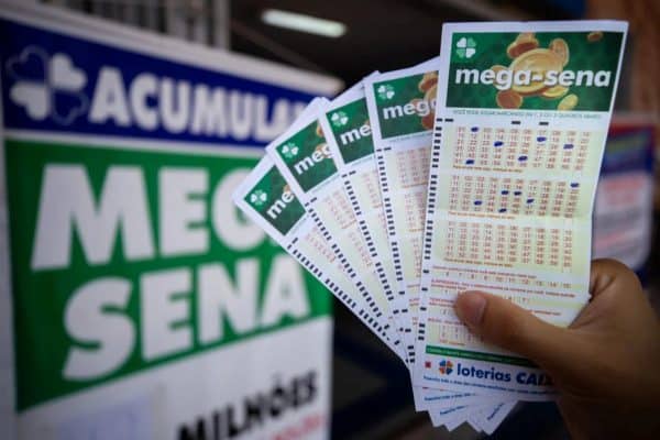 Mega-Sena acumula e prêmio chega a R$ 52 milhões; veja os números sorteados