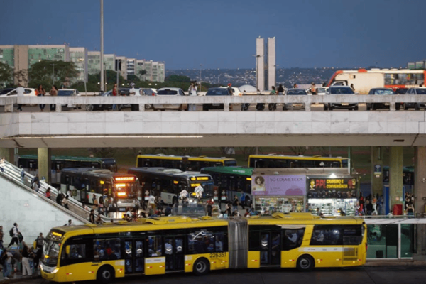 TRT determina que sindicato mantenha 80% dos ônibus em horários de pico