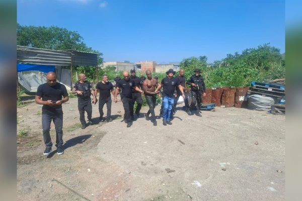 Presos fogem de presídio no RJ, mas são recapturados após ataque a policial