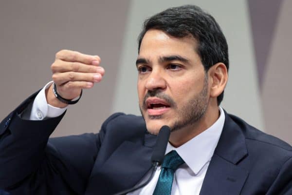 Messias apoia CNBB e critica acusações de Flávio Bolsonaro