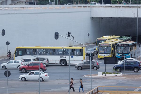 Rodoviários suspendem greve após acordo de reajuste salarial