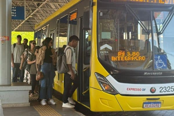 Greve de ônibus no DF é cancelada, mas moradores acordam mais cedo com receio