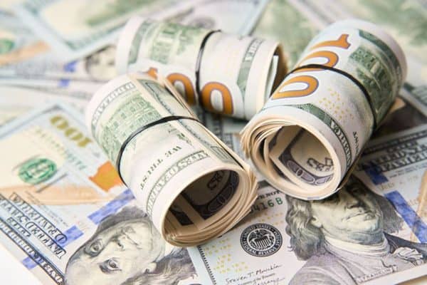 Dólar sobe 0,86% e fecha a R$ 5,22 com alta do petróleo e juros nos EUA