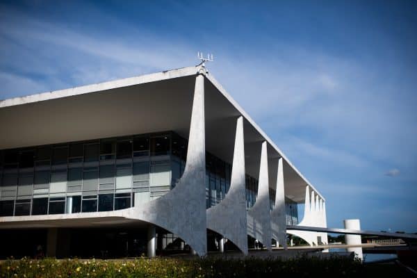 Governo Lula adia reunião com clubes de futebol sobre MP das apostas