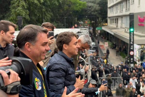 Nikolas Ferreira solicita que Romeu Zema desista da candidatura em apoio a Flávio