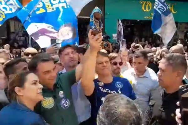 Uso da religião na política mina debates cruciais no Brasil