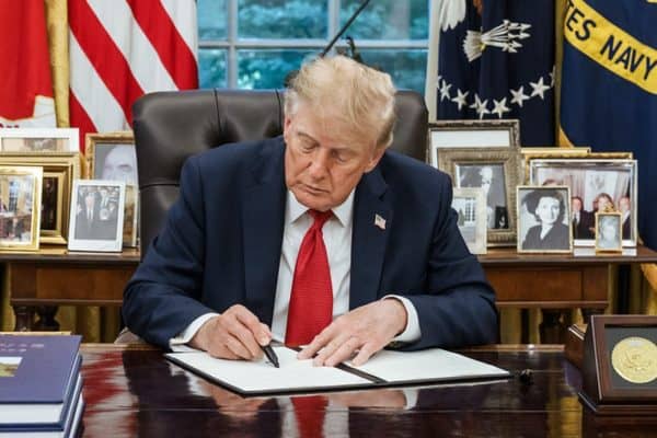 Trump renomeia Inteligência Artificial para “Superinteligência” nos EUA