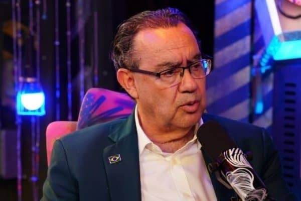 Augusto Cury afirma que Flávio Bolsonaro está mais para o centro ou esquerda