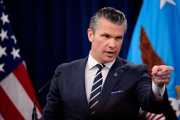 Hegseth convida Musk para projeto militar: “Sem gordos, sem trans”