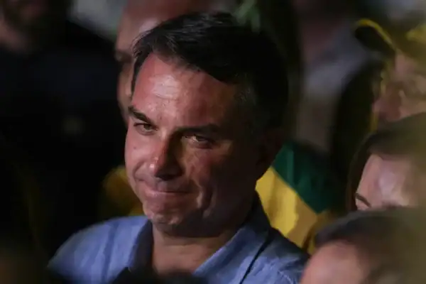 Agora! Flávio Bolsonaro afirma que irá combater o crime organizado como fizeram em El Salvador
