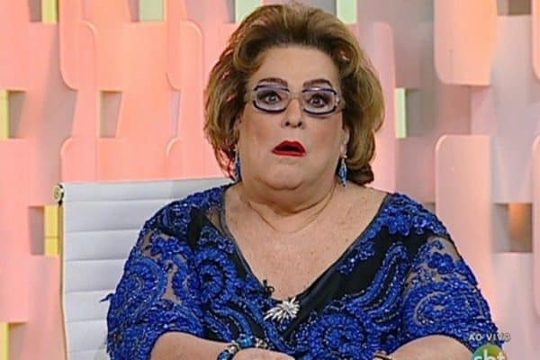 Apresentadora é socorrida às pressas na emissora de TV