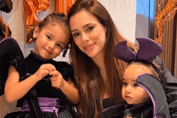 Bruna Biancardi encanta ao exibir Mavie e Mel fantasiadas para o Halloween