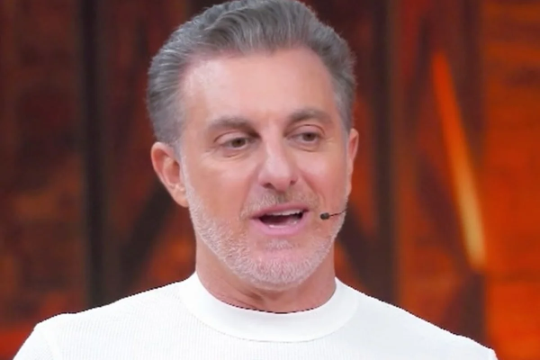 Luciano Huck encontra cobra em mansão no Rio: “Não foi convidada”