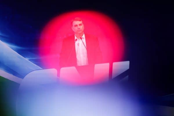 Flávio Bolsonaro se prepara para debate na TV e PL analisa possíveis desgastes