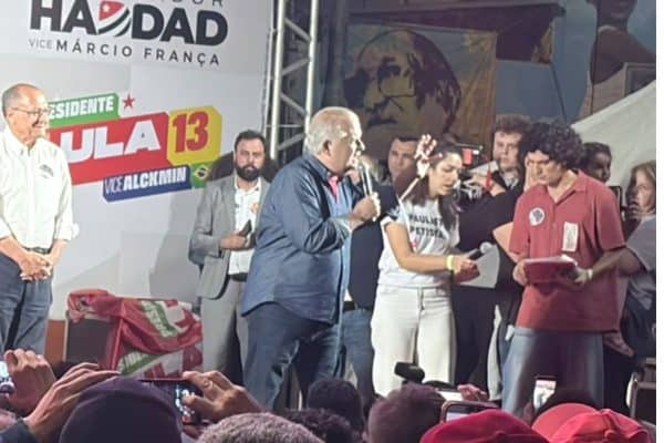Márcio França critica Tarcísio de Freitas em comício ao lado de Haddad