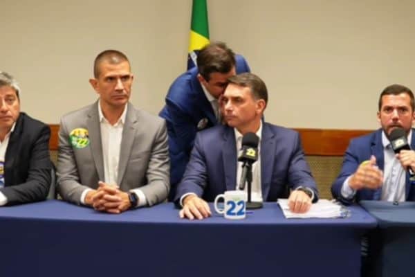 Flávio Bolsonaro acusa Lula de usar “amigos do Judiciário” para “censurar debate”