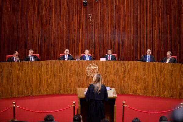 TSE enfrenta críticas por decisões que afetaram debate da Globo