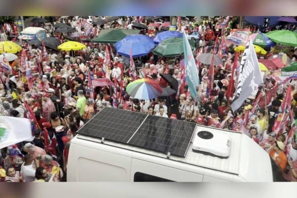 Chuva Forte Atrapalha Ato de Campanha de Lula em Belo Horizonte