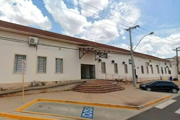Justiça de SP Bloqueia Bens de Prefeito e Secretário por Atrasos em Repasses