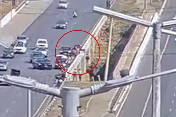 Motoboy ajuda a salvar menino após acidente no Lago Paranoá