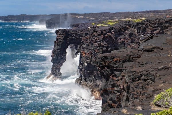 Arco de 500 anos no Havaí desaba após tempestade tropical Nolo