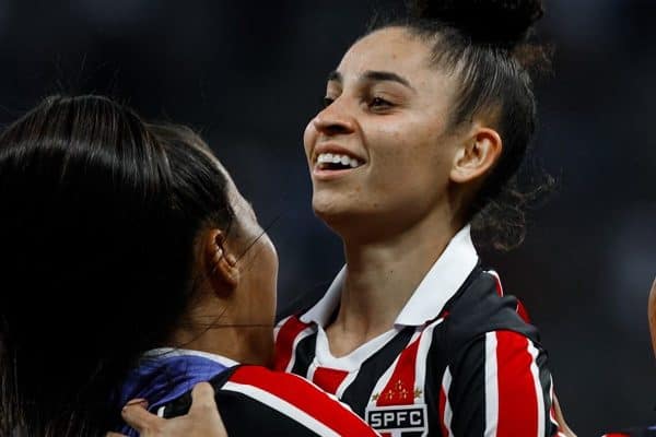 São Paulo enfrenta Corinthians em busca do título do Brasileirão Feminino