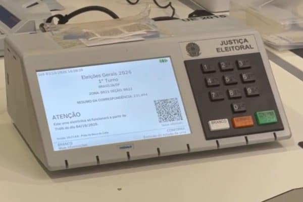 Urnas são ativadas no TSE para auditoria durante votação de domingo