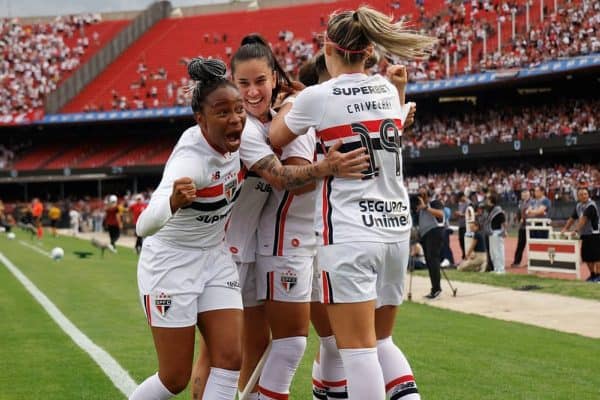 São Paulo conquista título inédito do Brasileirão Feminino após empate