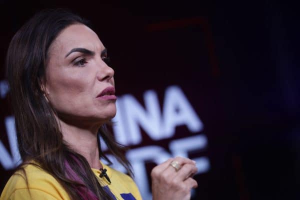 TRE-DF exige identificação de perfis em ação de Paula Belmonte