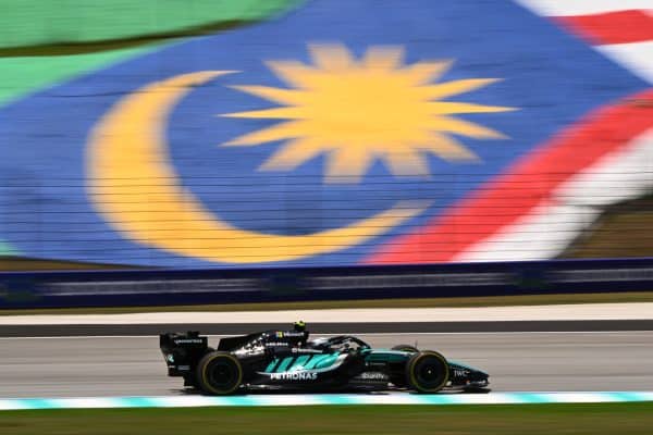 Mercedes busca segunda vitória histórica na Malásia no retorno da F1
