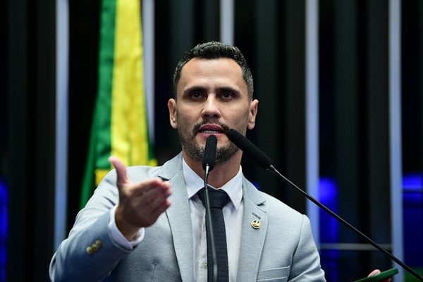 Cleitinho Azevedo lidera pesquisa com 43,8% em Minas Gerais; Patrus tem 29,6%