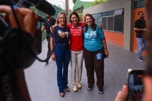 Celina Leão vota no Lago Norte com Michelle Bolsonaro e Bia Kicis