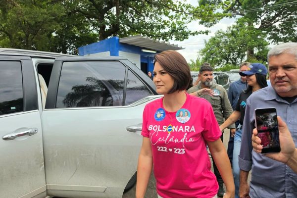 Michelle Bolsonaro faz história como a primeira ex-primeira-dama eleita no Brasil
