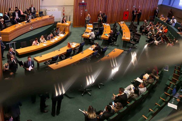 70% das Cadeiras da CLDF Serão Ocupadas por Distritais Reeleitos em 2027