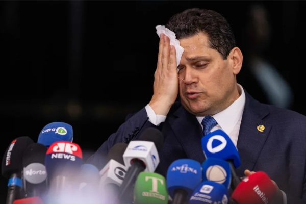 Aliados de Lula preocupados com reação de Alcolumbre após 1º turno