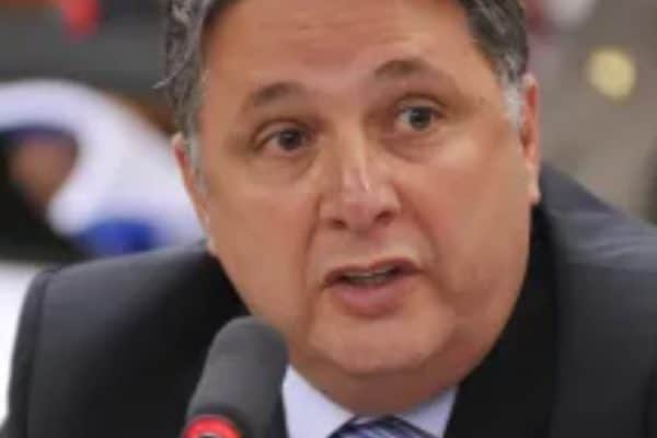 Floriano dá prazo de 2 dias para MP se pronunciar sobre desistência de Garotinho