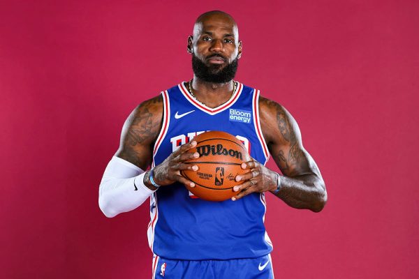 LeBron James se prepara para estreia no Philadelphia 76ers com foco em condicionamento físico