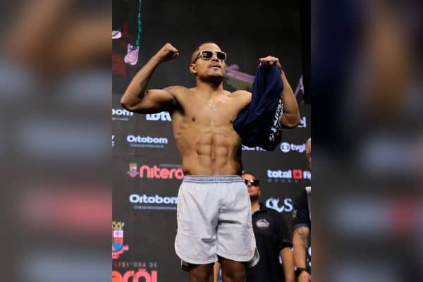 Eliwelton “Tourinho” conquista vitória no Jungle Fight 155 por nocaute técnico