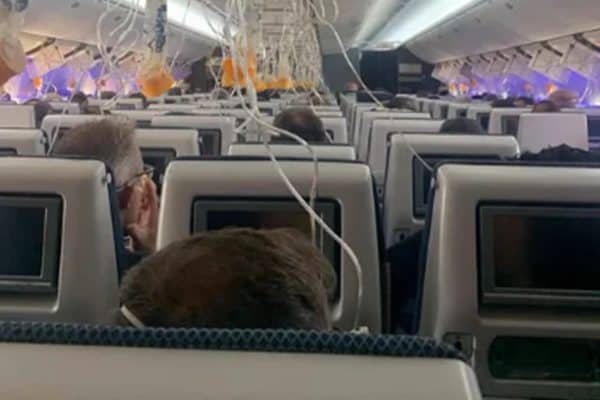 Avião da British Airways retorna a Londres após emergência no voo