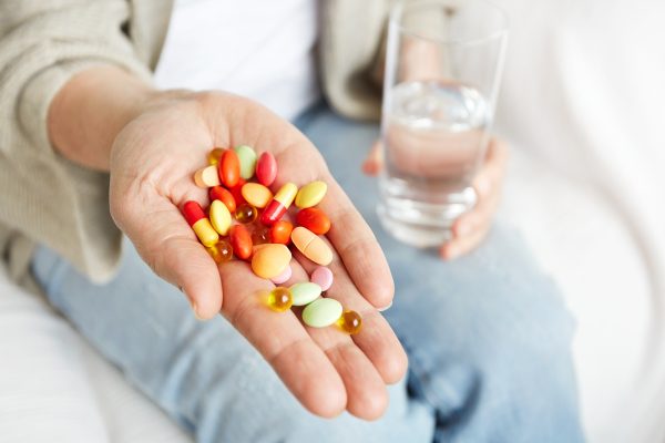 Uso prolongado de antibióticos pode causar resistência e infecções fúngicas