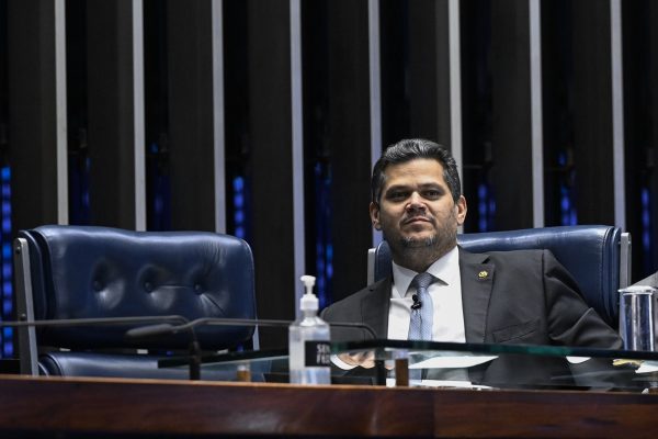 PEC 6×1 entra em discussão no Senado, mas enfrenta risco de estagnação
