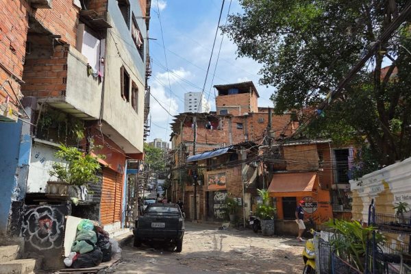 Crime organizado impõe barreiras em campanhas na periferia de São Paulo