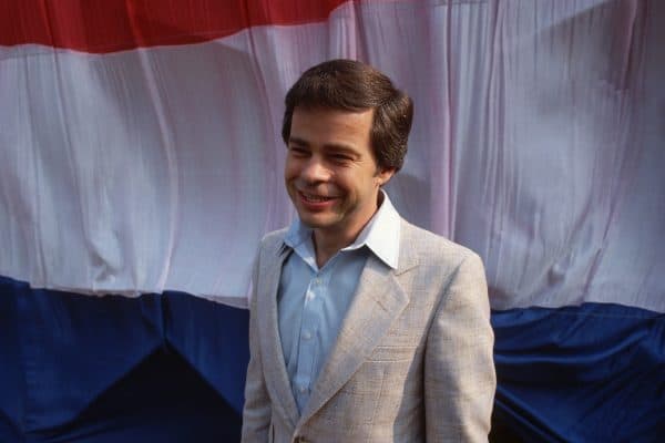 Televangelista Jim Bakker, conhecido por escândalos, morre aos 86 anos