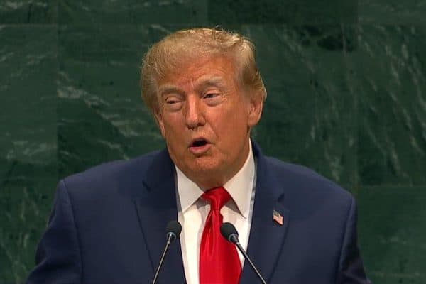 Trump sugere que Irã poderia “destruir” cidades da Califórnia