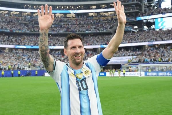 Lionel Messi se despede da Seleção Argentina em jogo contra Benin