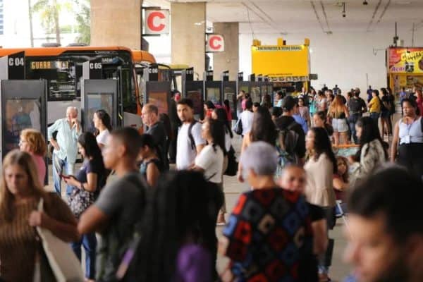 Setor Produtivo Brasileiro se Opõe à Votação da PEC da Escala 6×1